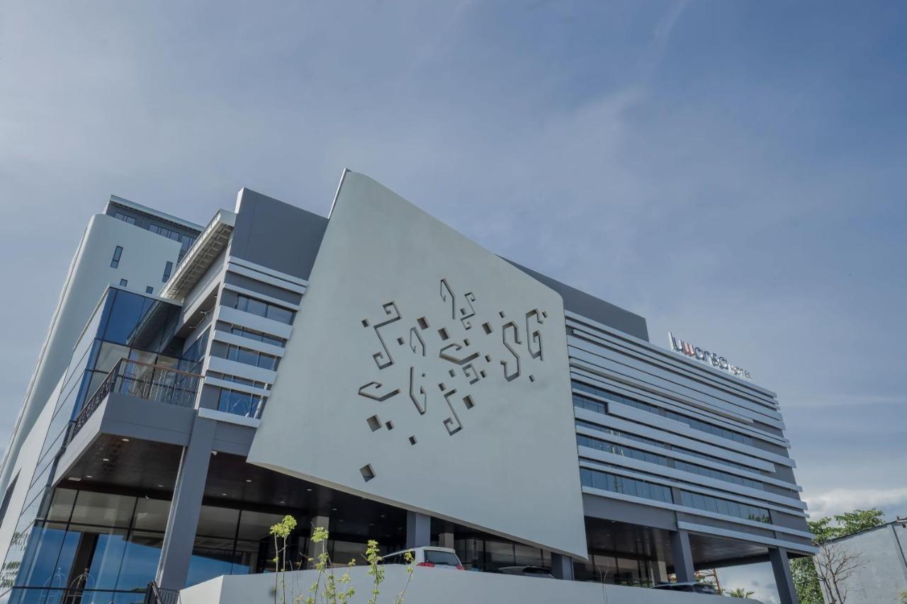 Luwansa Hotel And Convention Center مانادو المظهر الخارجي الصورة
