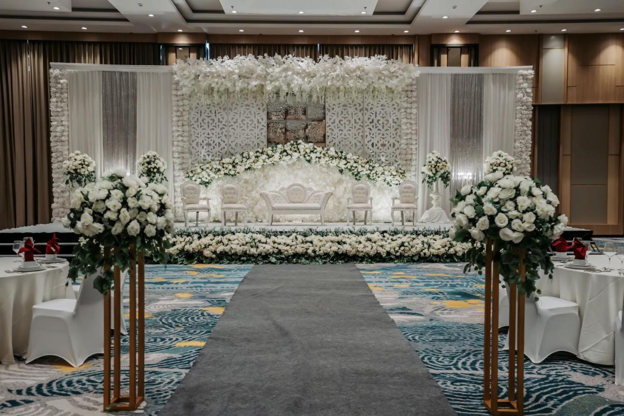 Luwansa Hotel And Convention Center مانادو المظهر الخارجي الصورة