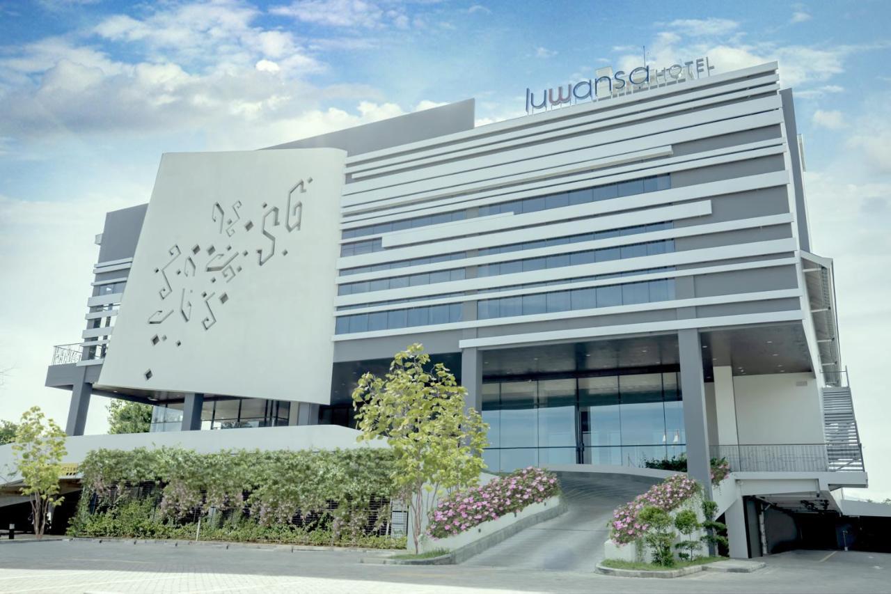 Luwansa Hotel And Convention Center مانادو المظهر الخارجي الصورة